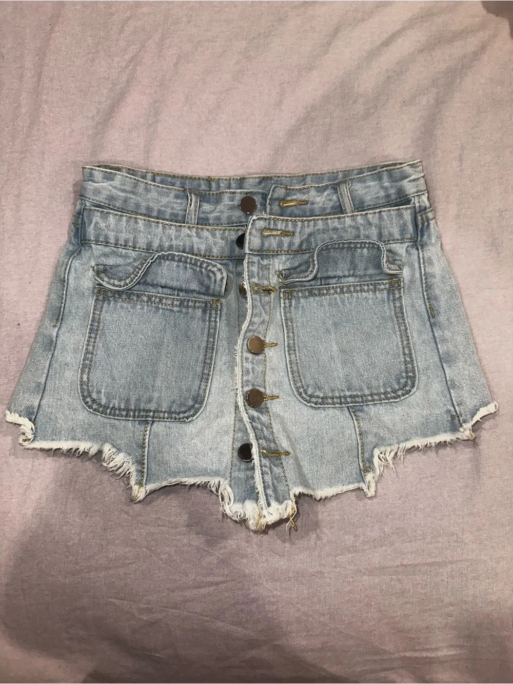 Button-Front Light Blue Denim Short Shorts with Frayed Hem